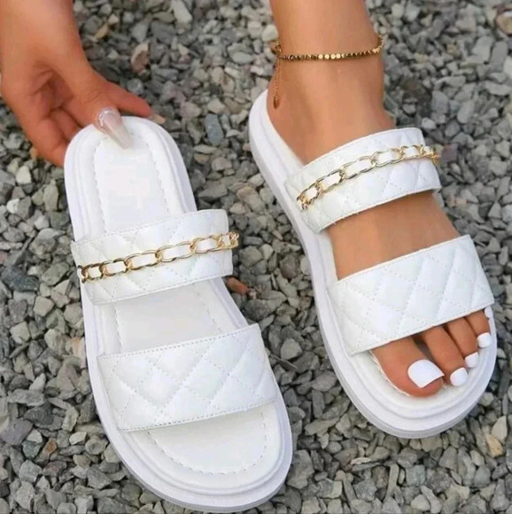 Women Quilted Chain Decor Flat Sandals, Fashion White Slide Sandals - Picture 4 of 6